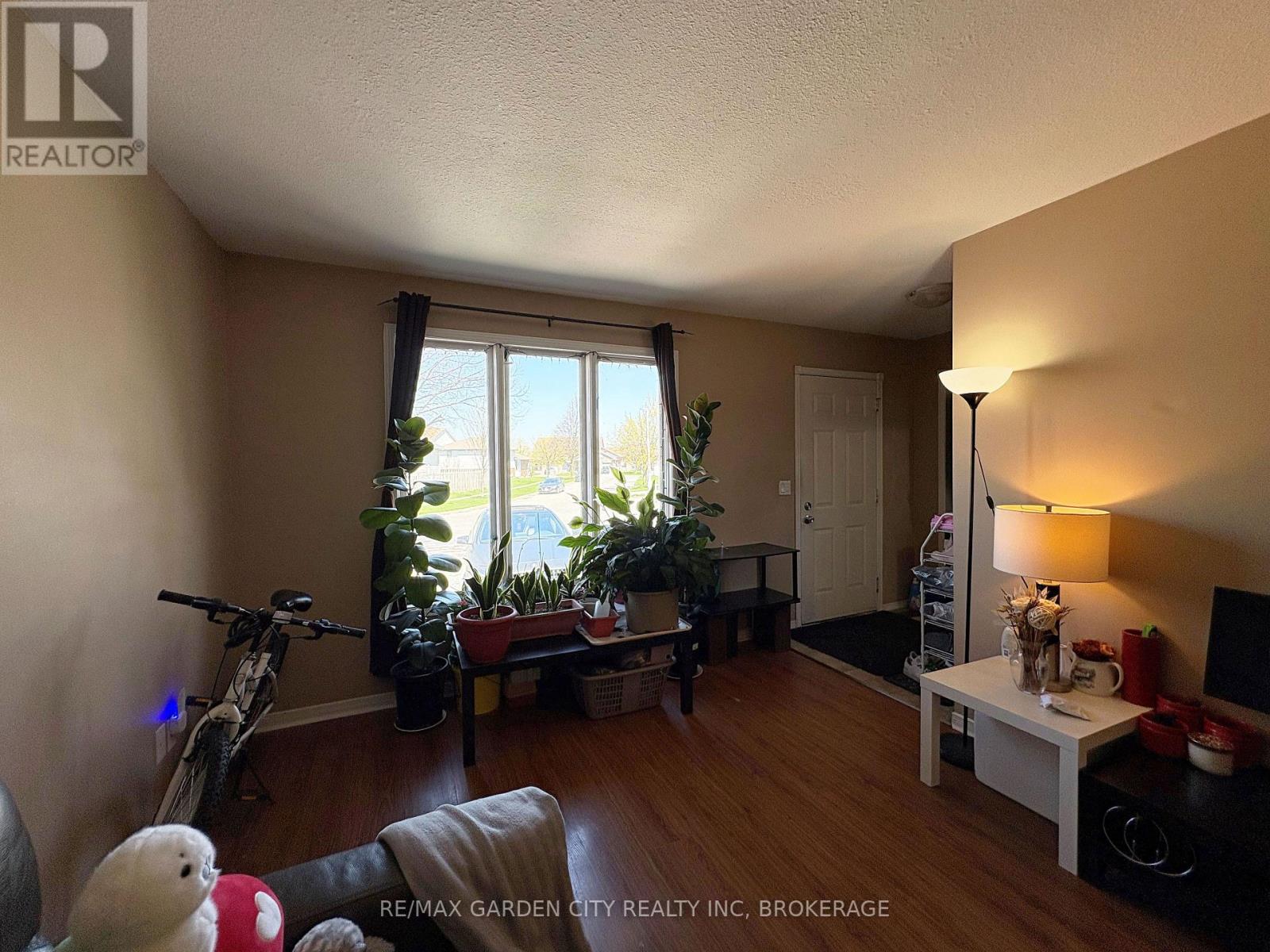 23 POPLAR CRESCENT - 4