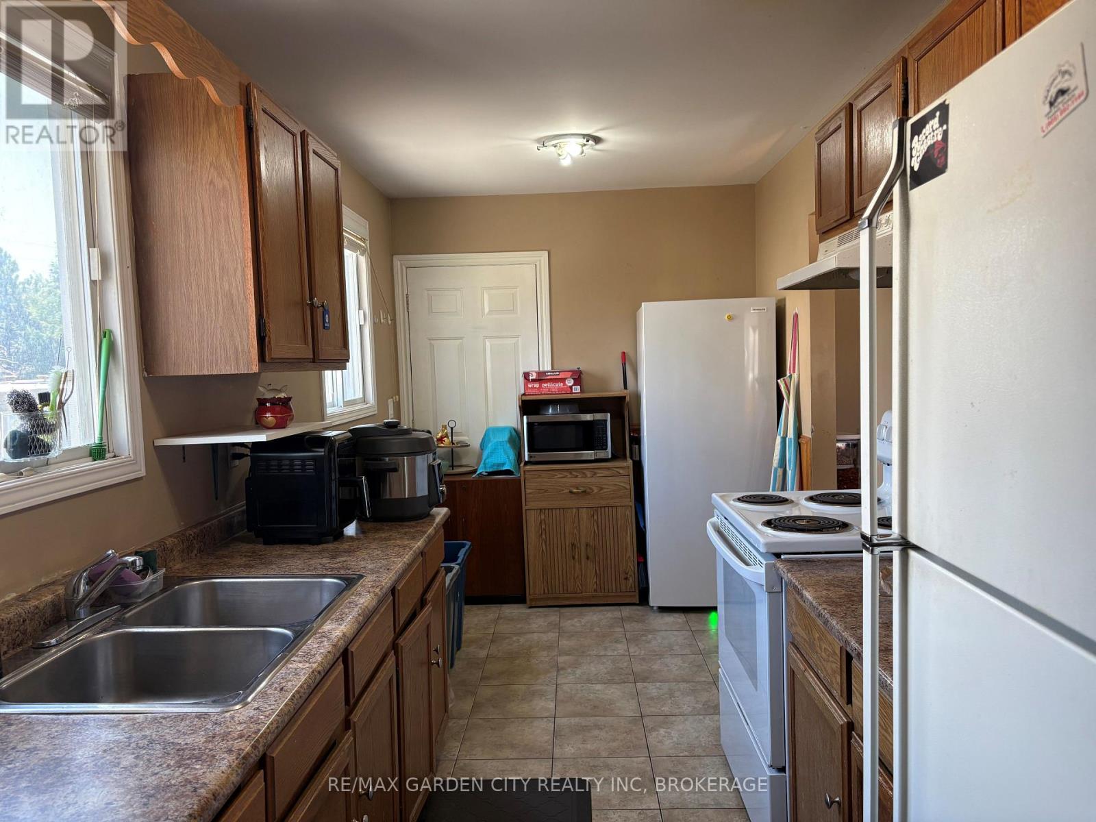 23 POPLAR CRESCENT - 7