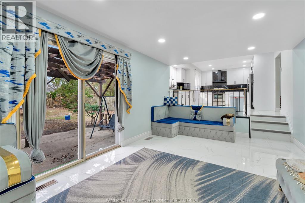 655 ROSELAND DRIVE South — photo 11