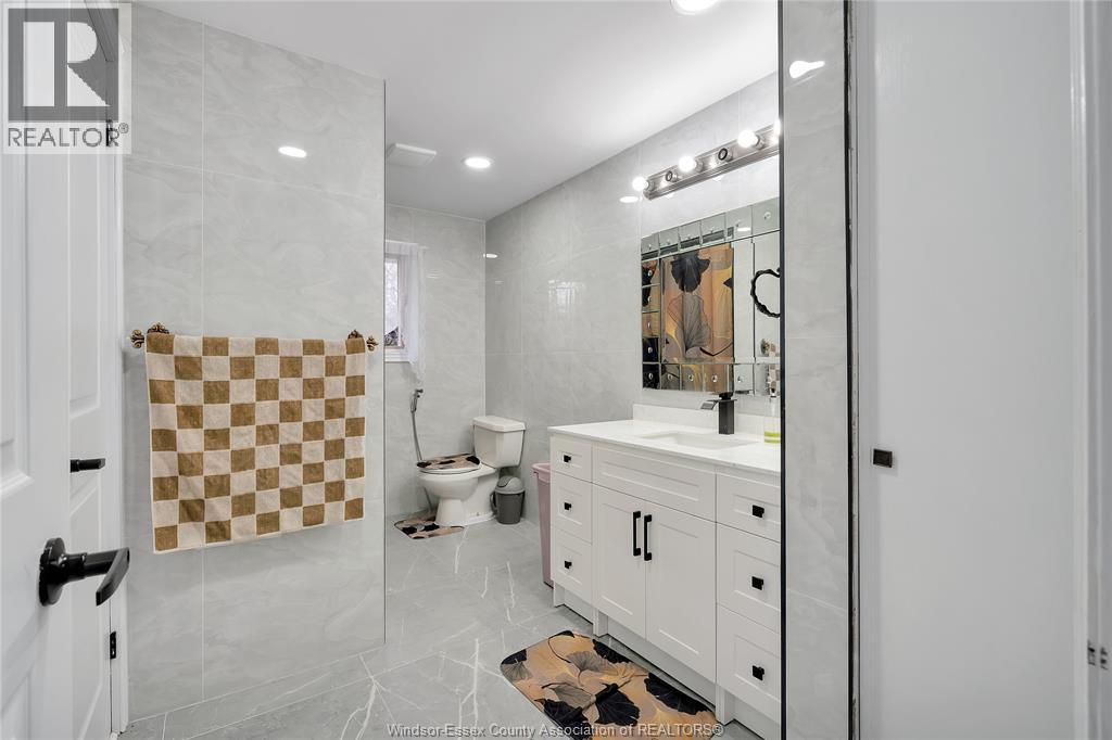 655 ROSELAND DRIVE South — photo 13