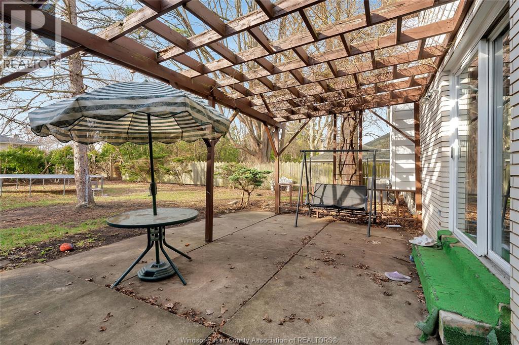 655 ROSELAND DRIVE South — photo 28