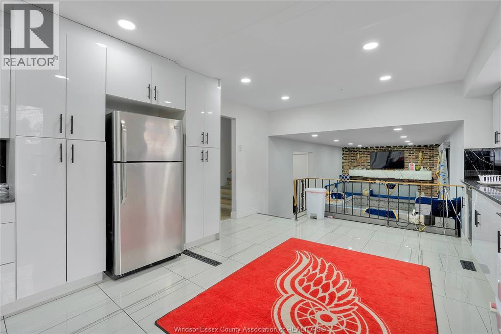 655 ROSELAND DRIVE South — photo 8