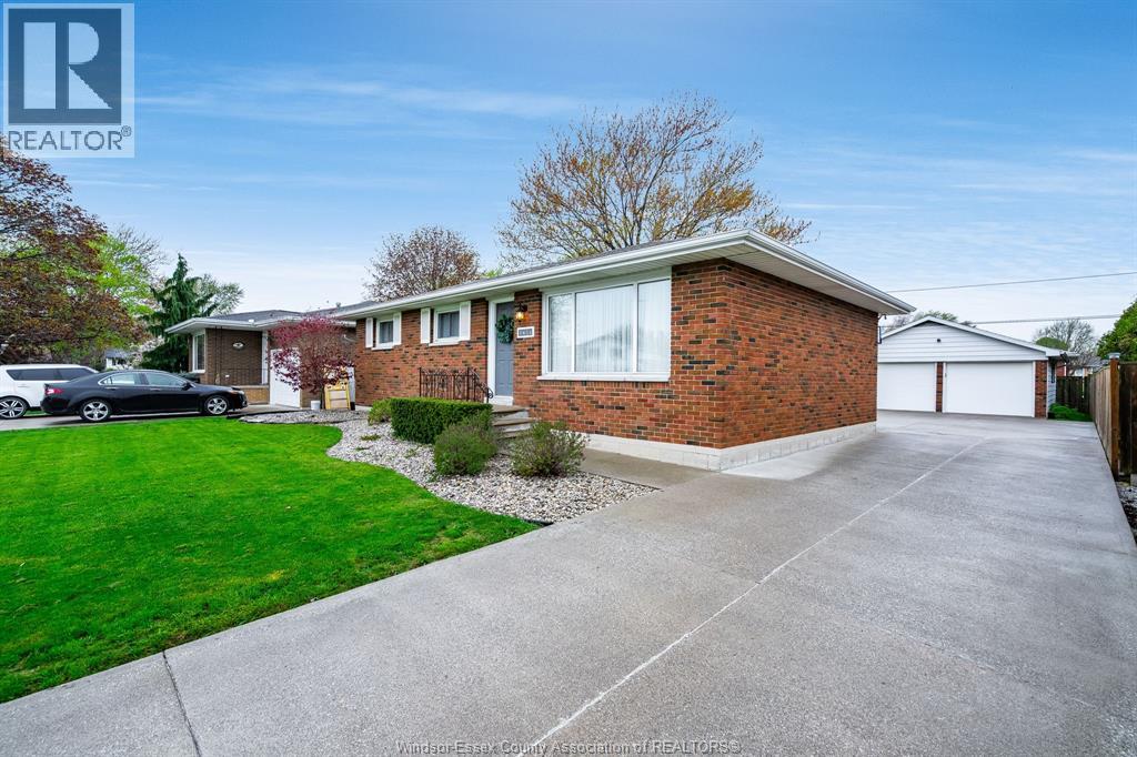 1654 Fairlea CRESCENT - 1