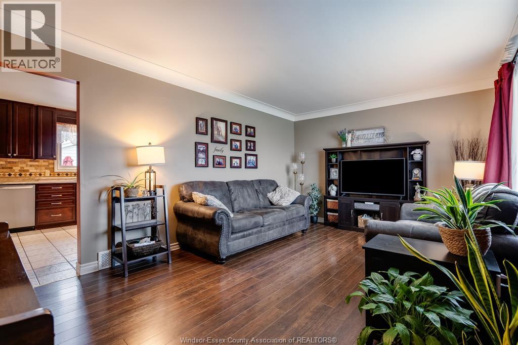 1654 Fairlea CRESCENT - 2