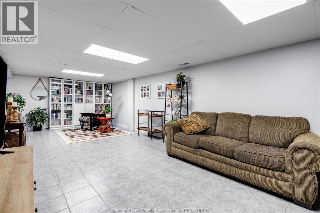 1654 Fairlea CRESCENT - 25