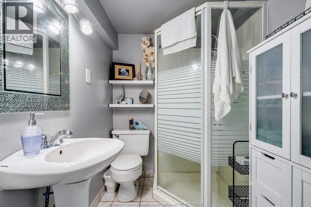1654 Fairlea CRESCENT - 30