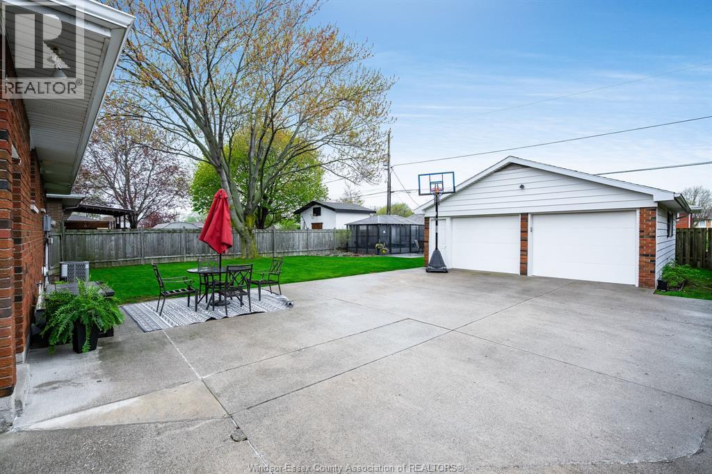 1654 Fairlea CRESCENT - 35