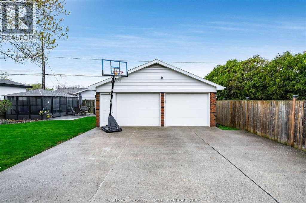 1654 Fairlea CRESCENT - 36