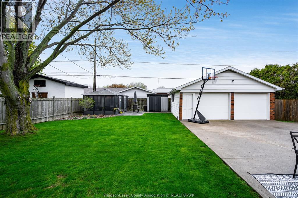 1654 Fairlea CRESCENT - 39