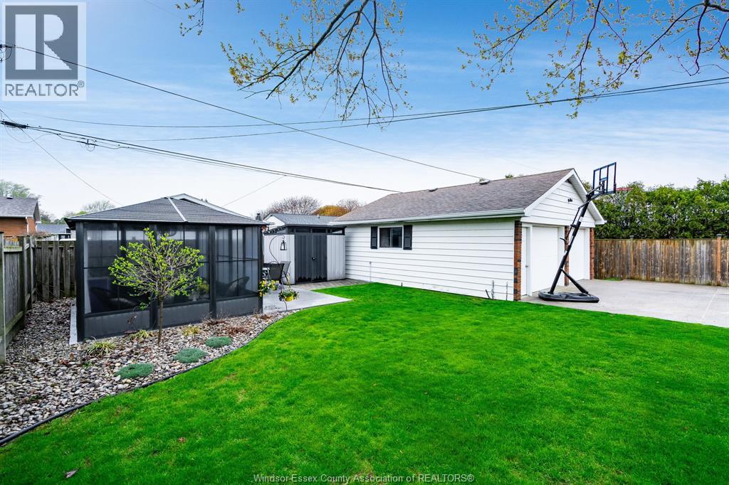 1654 Fairlea CRESCENT - 40