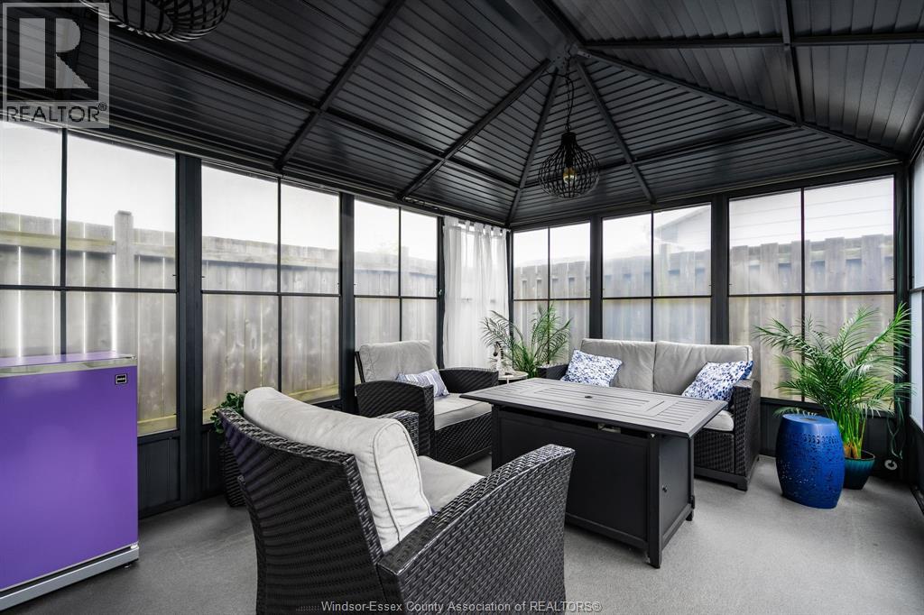 1654 Fairlea CRESCENT - 42
