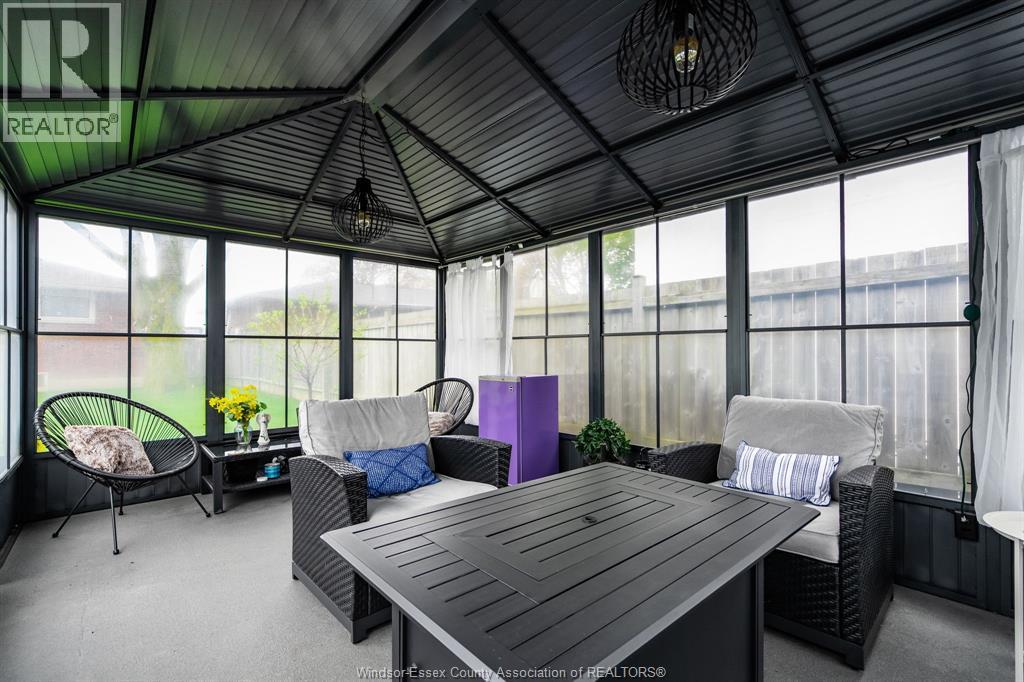 1654 Fairlea CRESCENT - 43