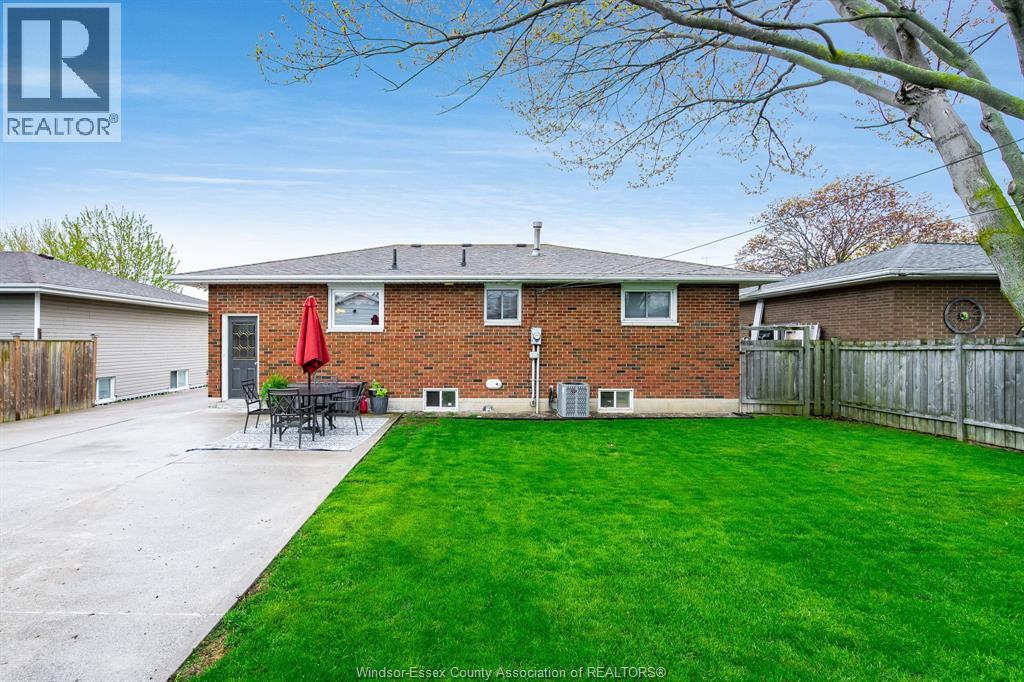 1654 Fairlea CRESCENT - 45