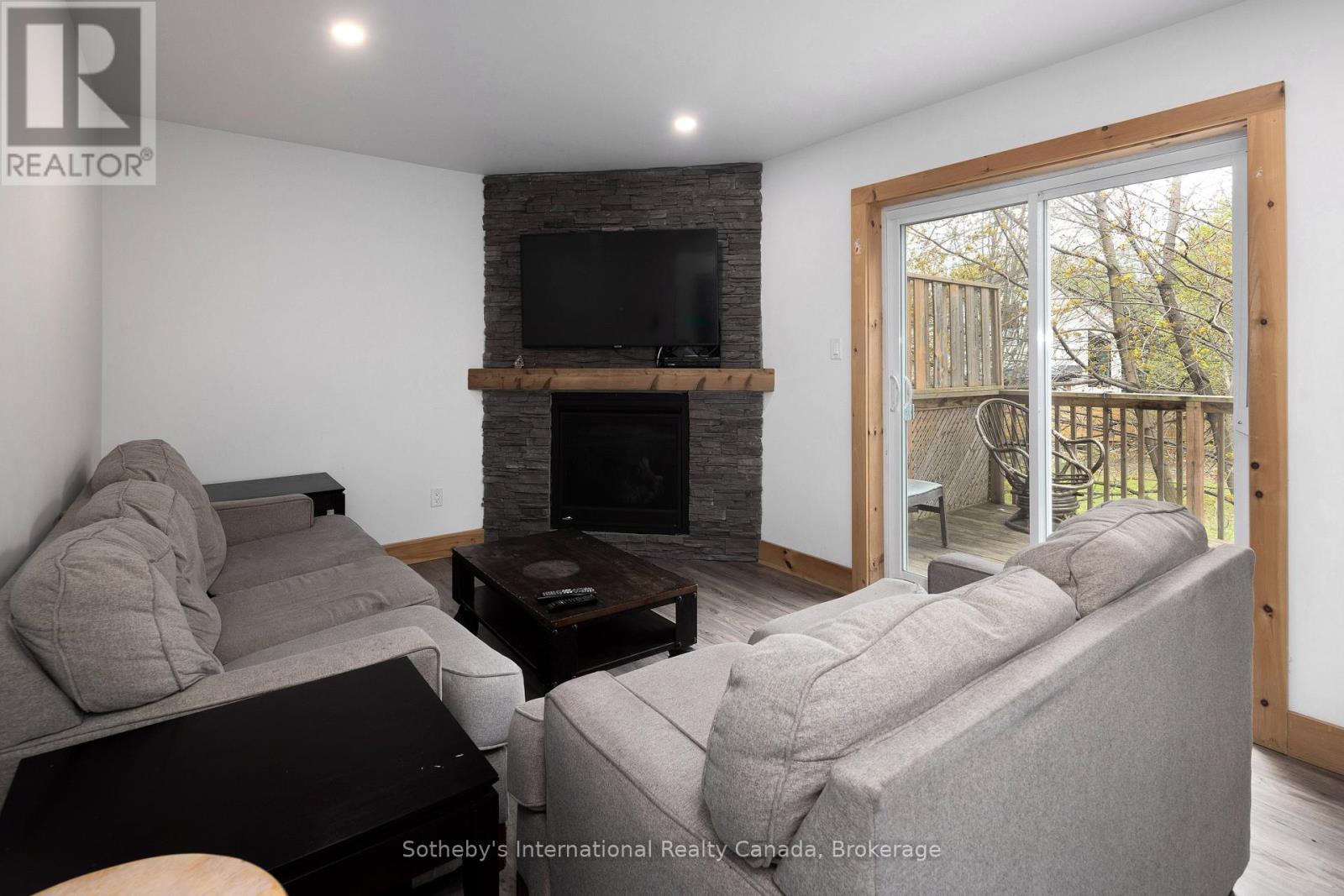 210 ARLBERG CRESCENT - 17