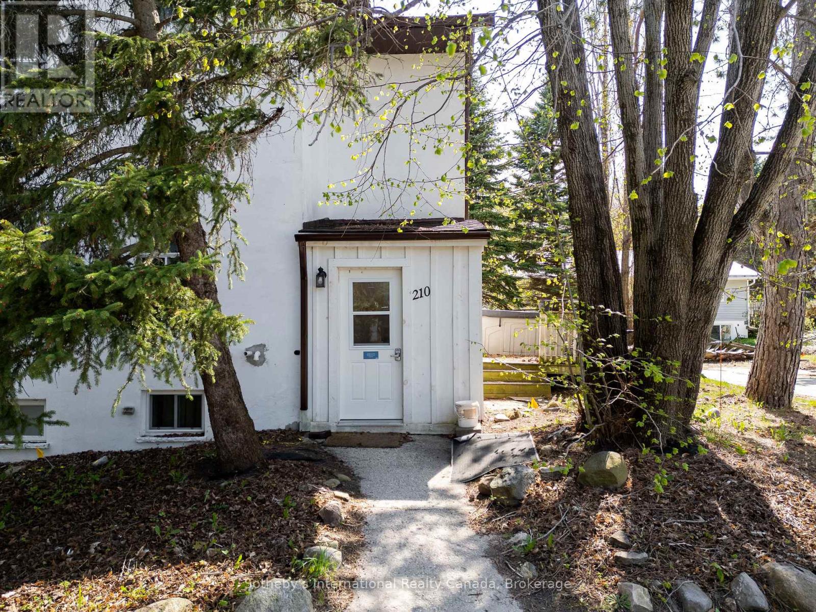 210 ARLBERG CRESCENT - 2