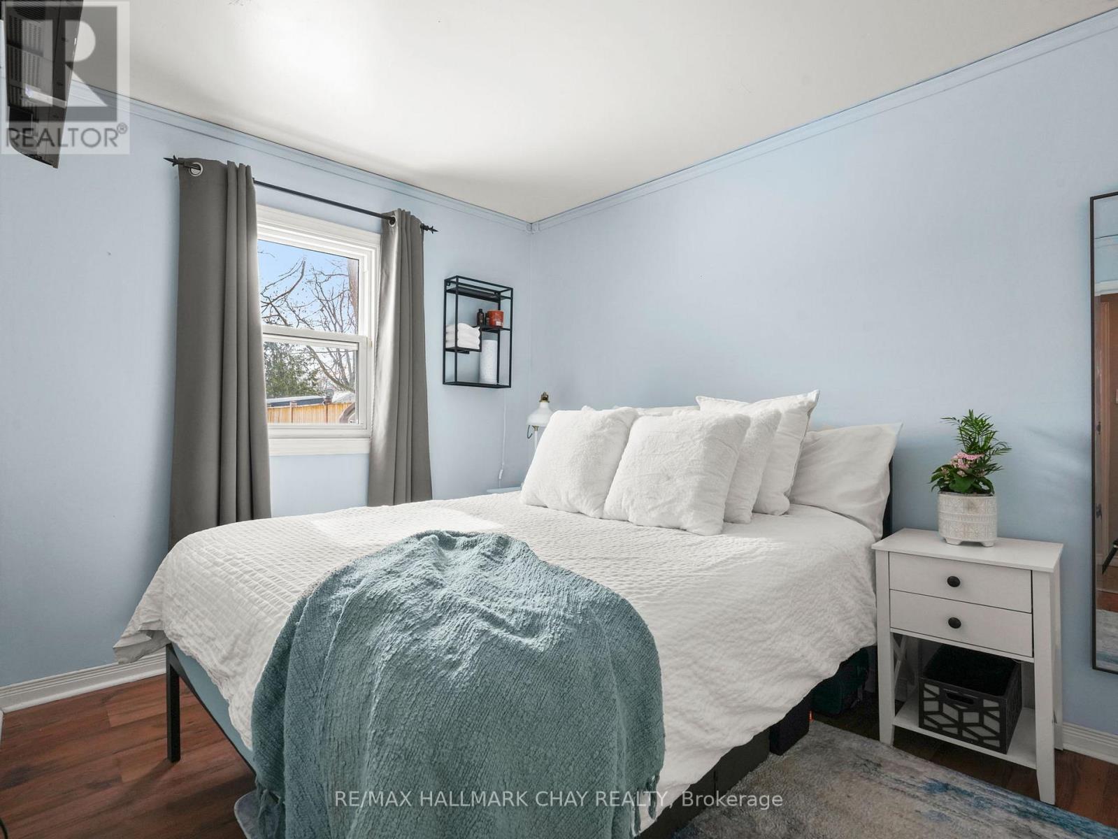 130 SIMCOE STREET - 18