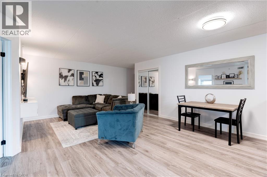 1800 WALKERS Line Unit# 302, Burlington, Ontario, L7M4V2 — Photo 7