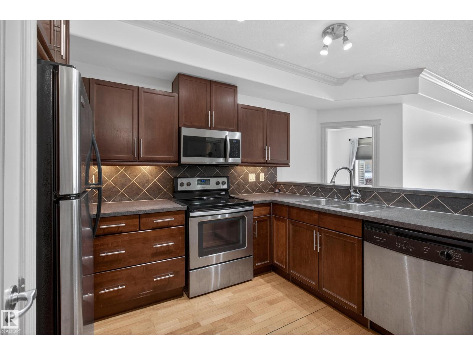 #105 10121 80 AV NW, Edmonton