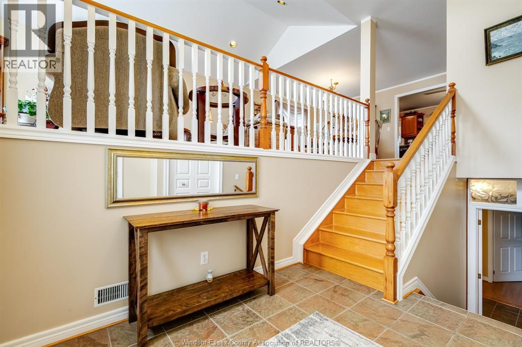 25 Regatta DRIVE, Leamington, Ontario, N8H5L6 — Photo 2