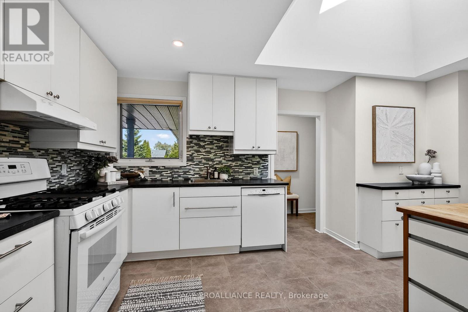1 MEREDITH AVENUE - 15