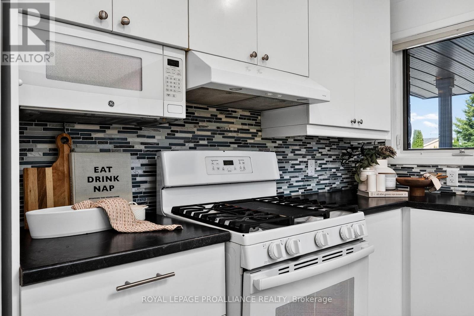 1 MEREDITH AVENUE - 16