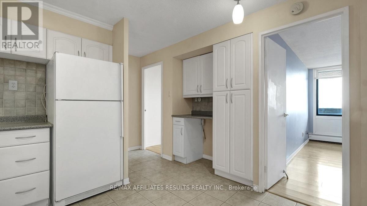 #2110 415 GREENVIEW AVENUE - 18