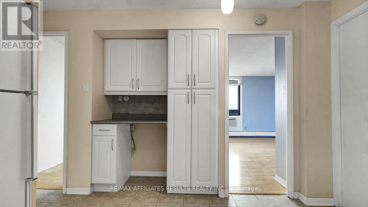 #2110 415 GREENVIEW AVENUE - 19