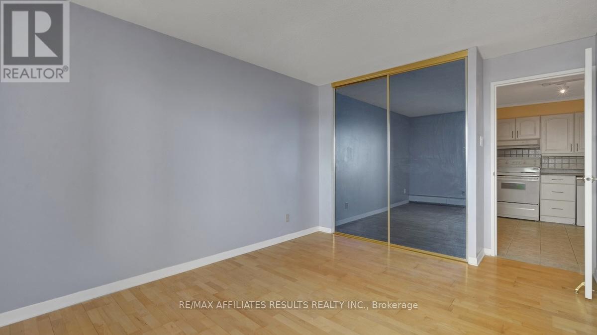 #2110 415 GREENVIEW AVENUE - 24