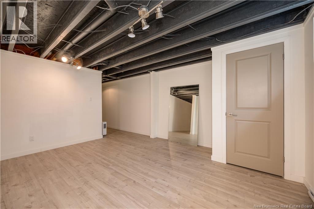 56 Golden Street - 29