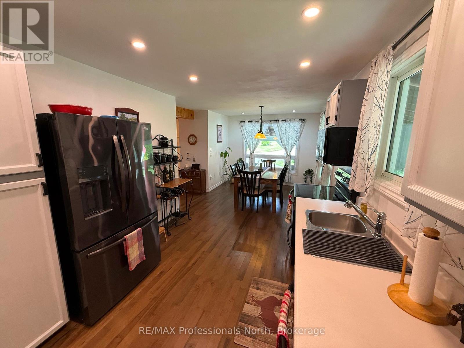 1023 CHESTER CRESCENT - 23
