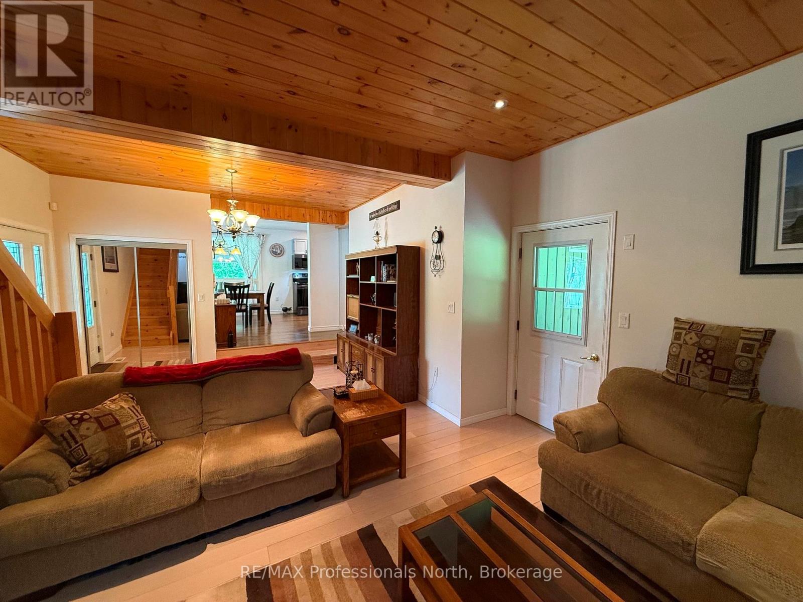 1023 CHESTER CRESCENT - 27