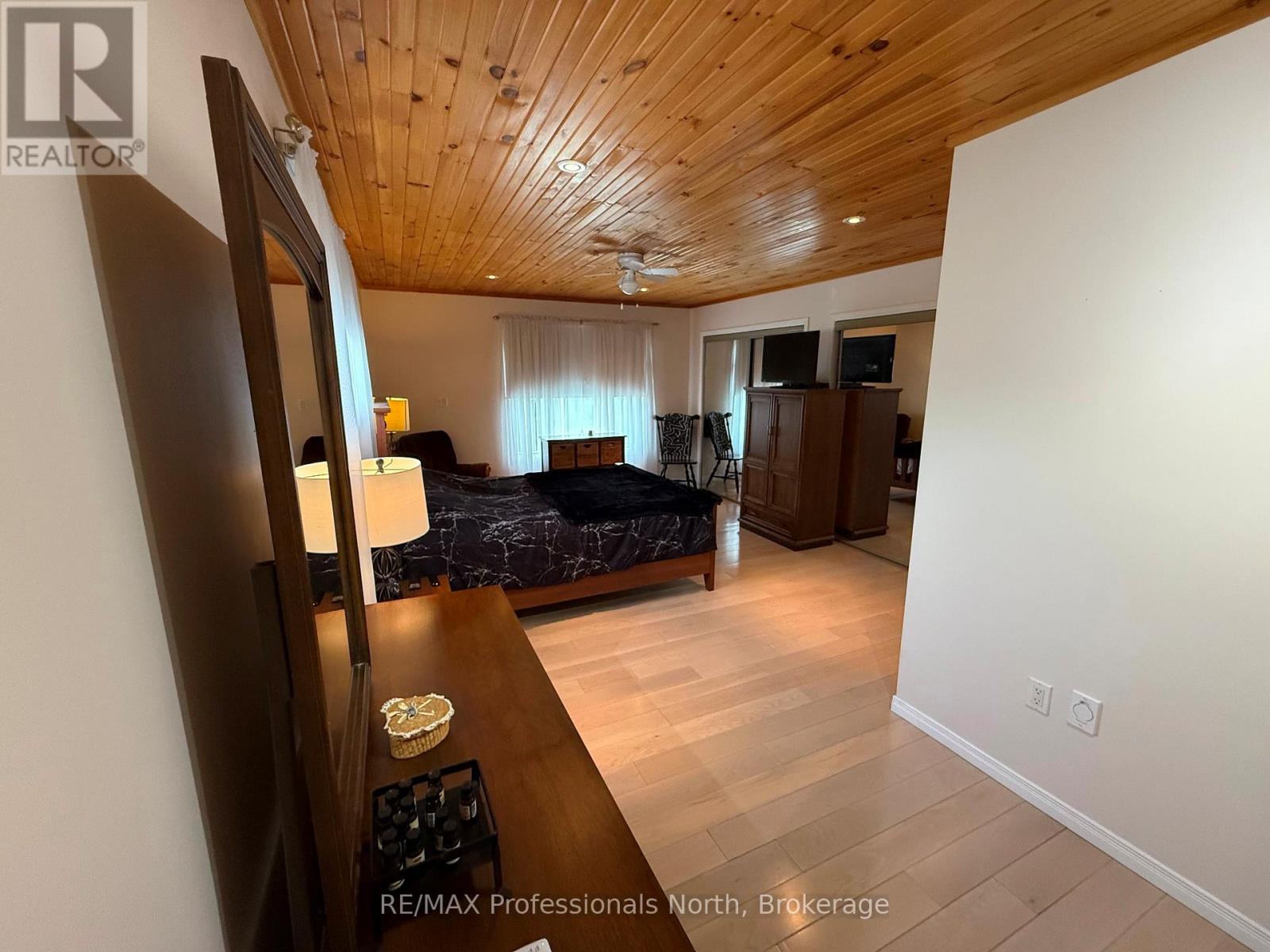 1023 CHESTER CRESCENT - 38