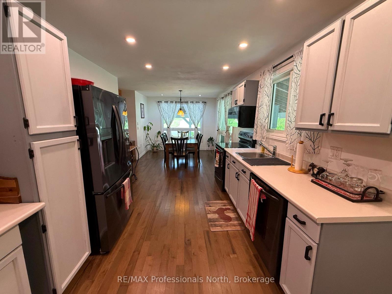 1023 CHESTER CRESCENT - 45