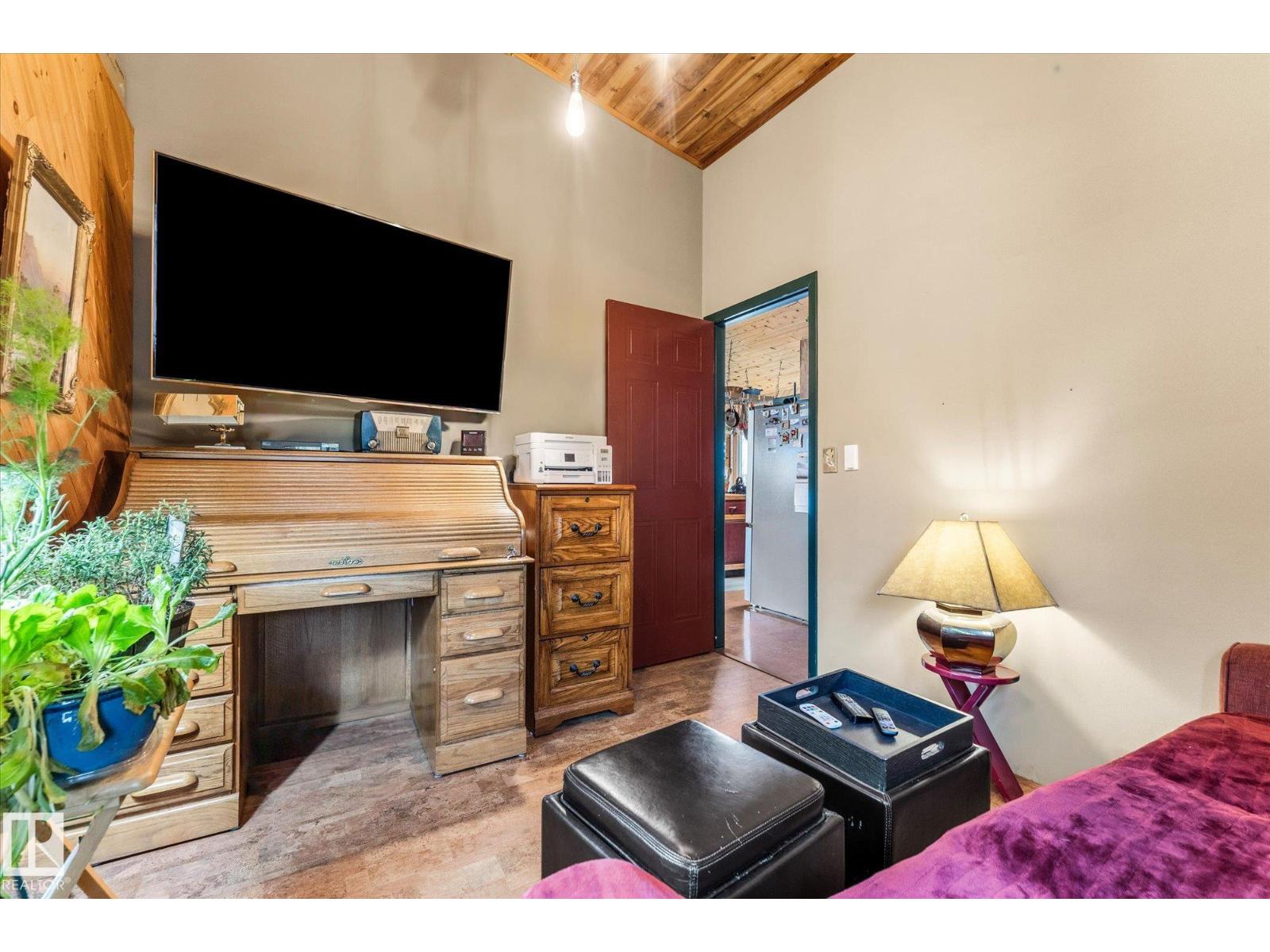 5039 6 St - 25