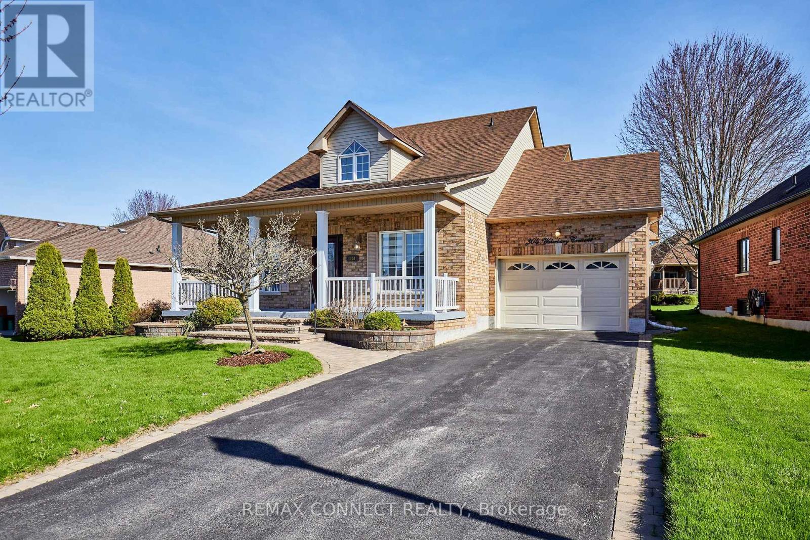 304 WATERBURY CRESCENT - 1