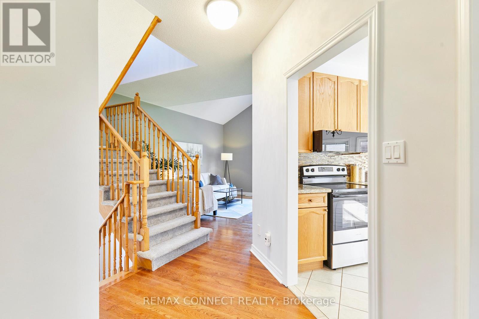 304 WATERBURY CRESCENT - 10