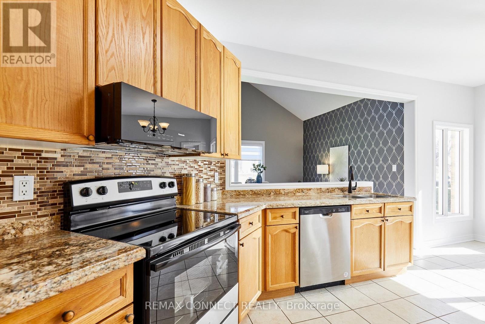 304 WATERBURY CRESCENT - 11