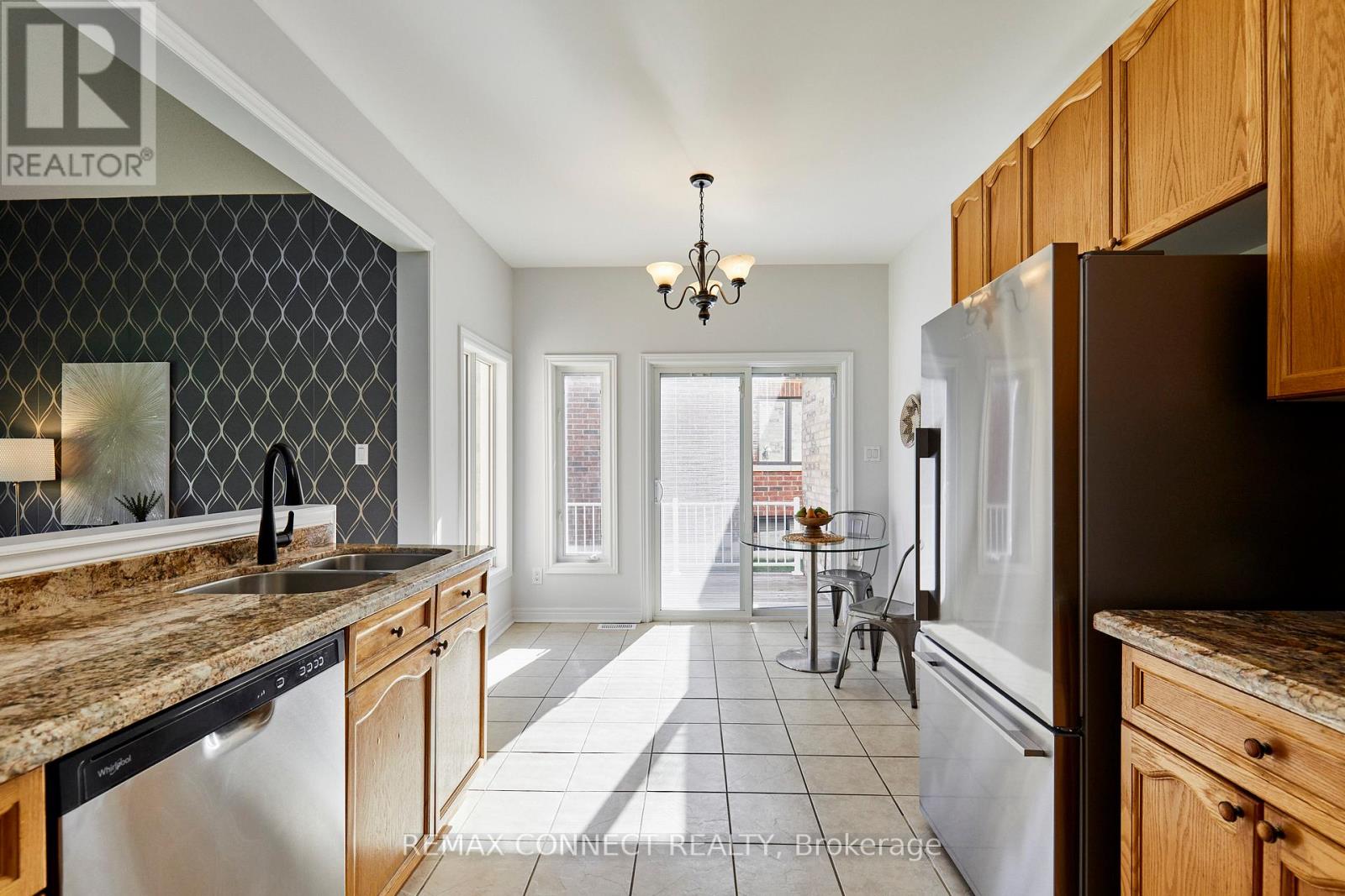 304 WATERBURY CRESCENT - 12