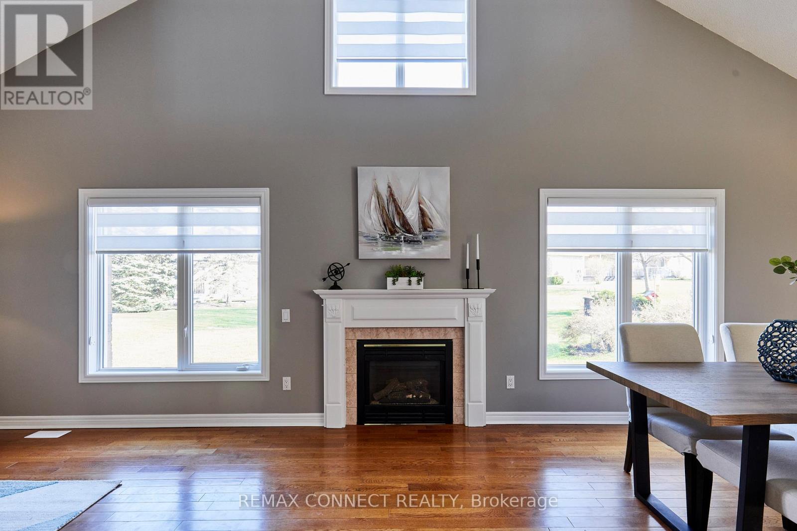 304 WATERBURY CRESCENT - 17
