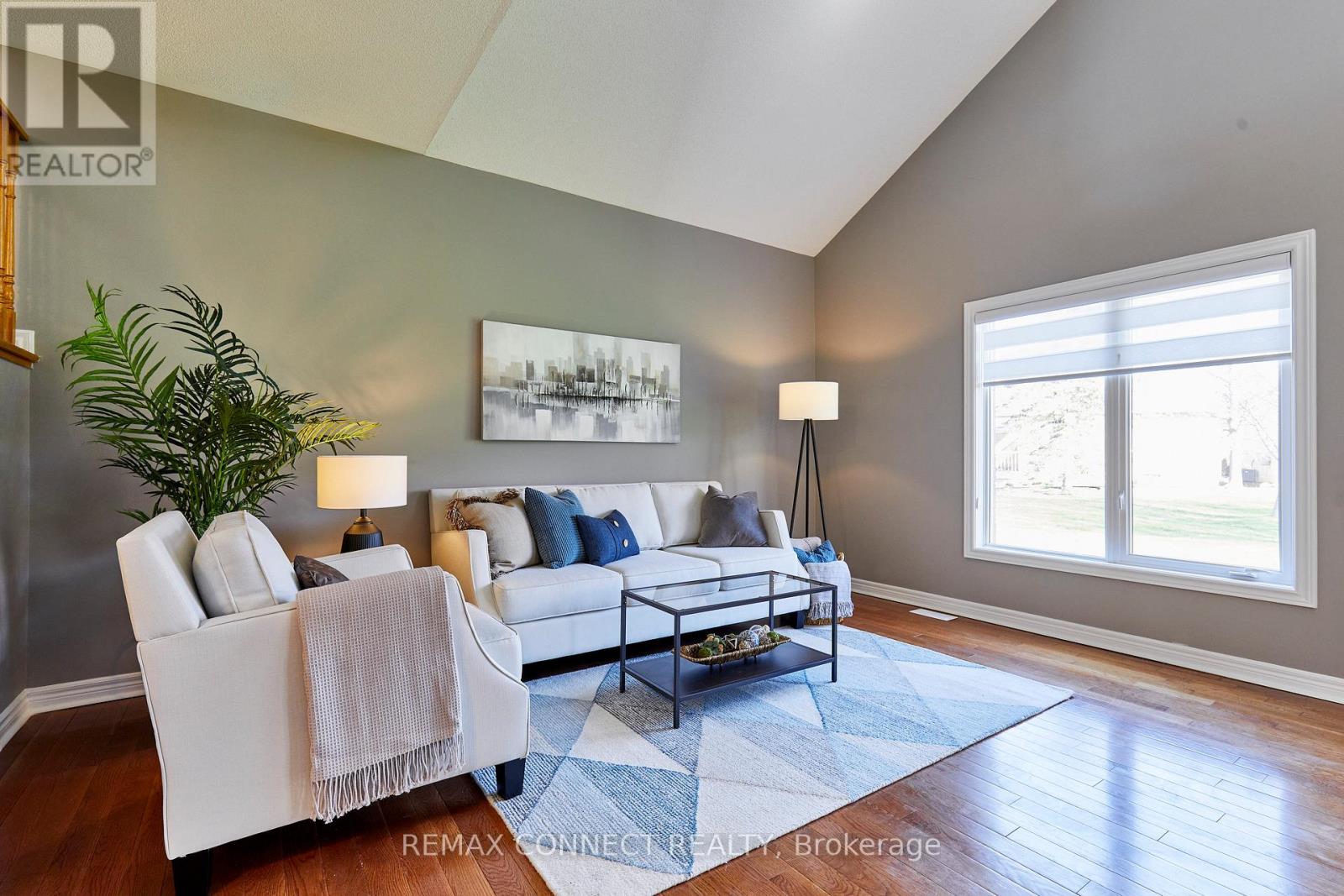 304 WATERBURY CRESCENT - 18