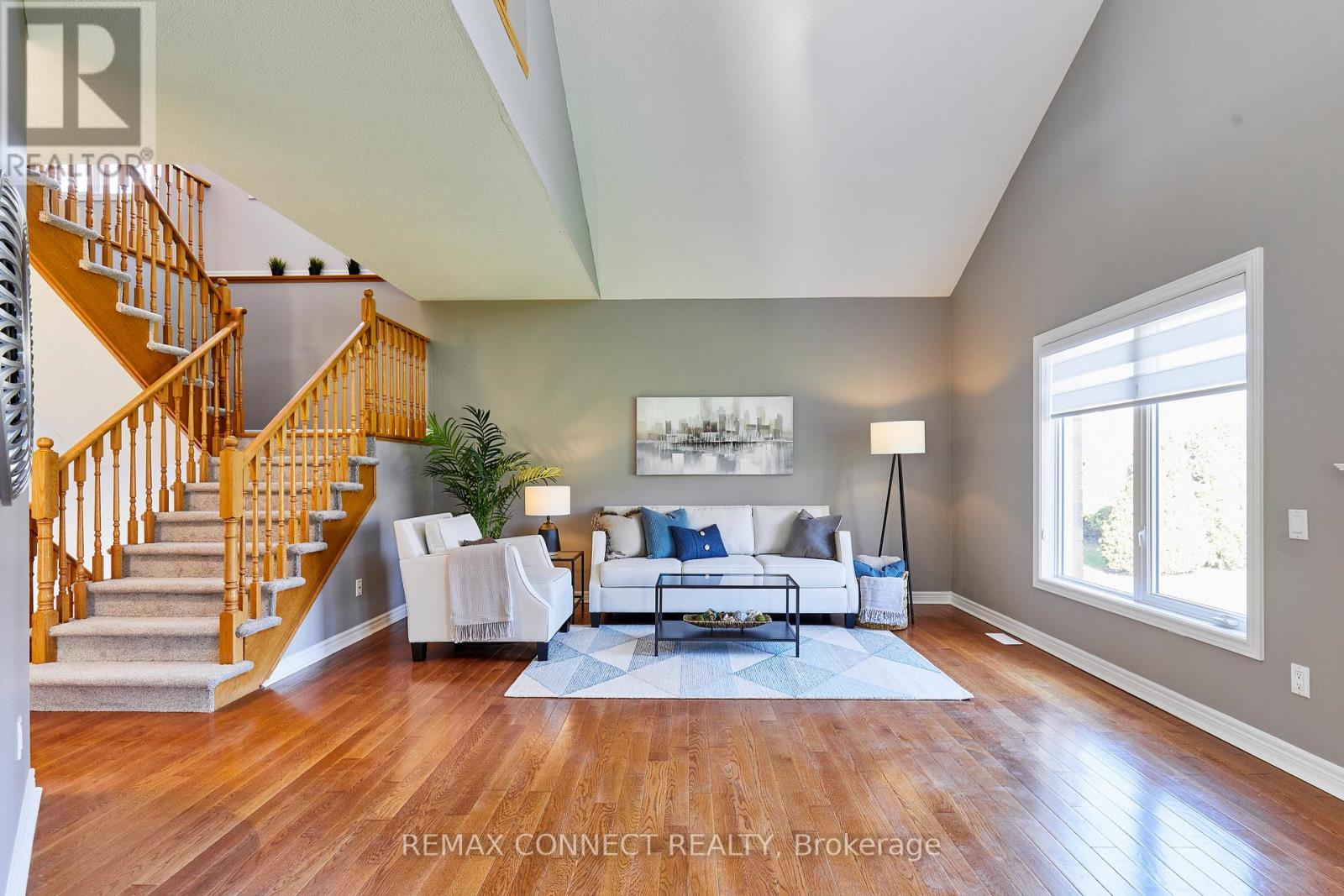 304 WATERBURY CRESCENT - 19