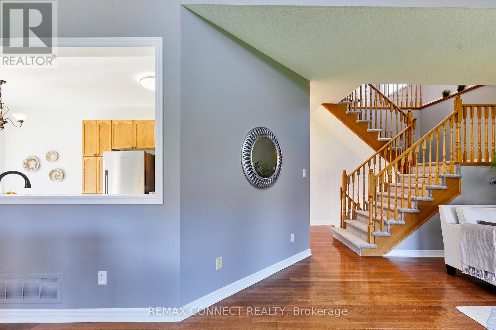 304 WATERBURY CRESCENT - 20