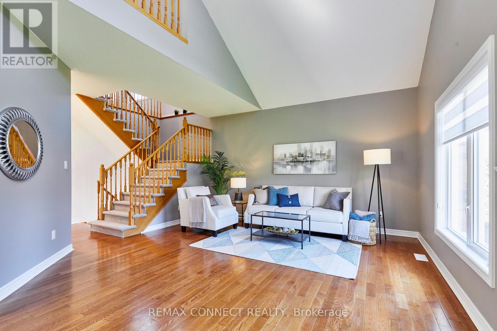304 WATERBURY CRESCENT - 21