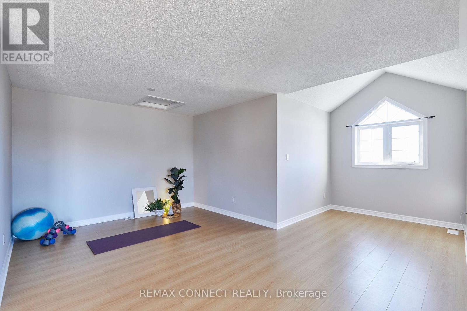 304 WATERBURY CRESCENT - 25