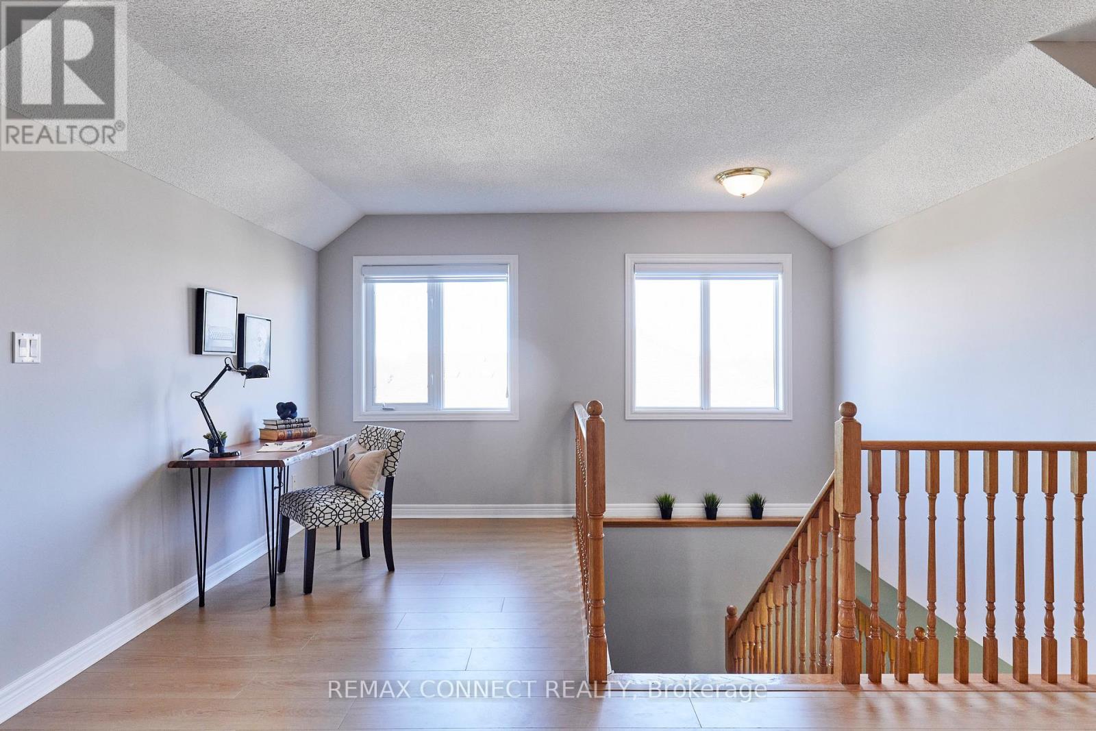 304 WATERBURY CRESCENT - 26