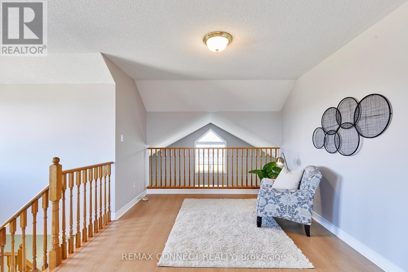 304 WATERBURY CRESCENT - 27