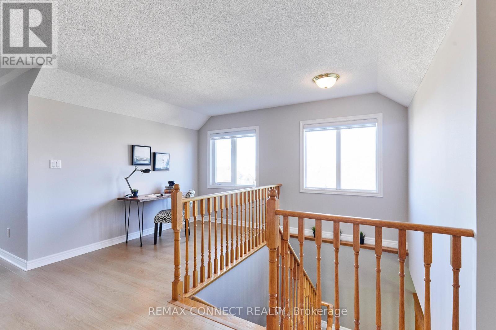 304 WATERBURY CRESCENT - 29