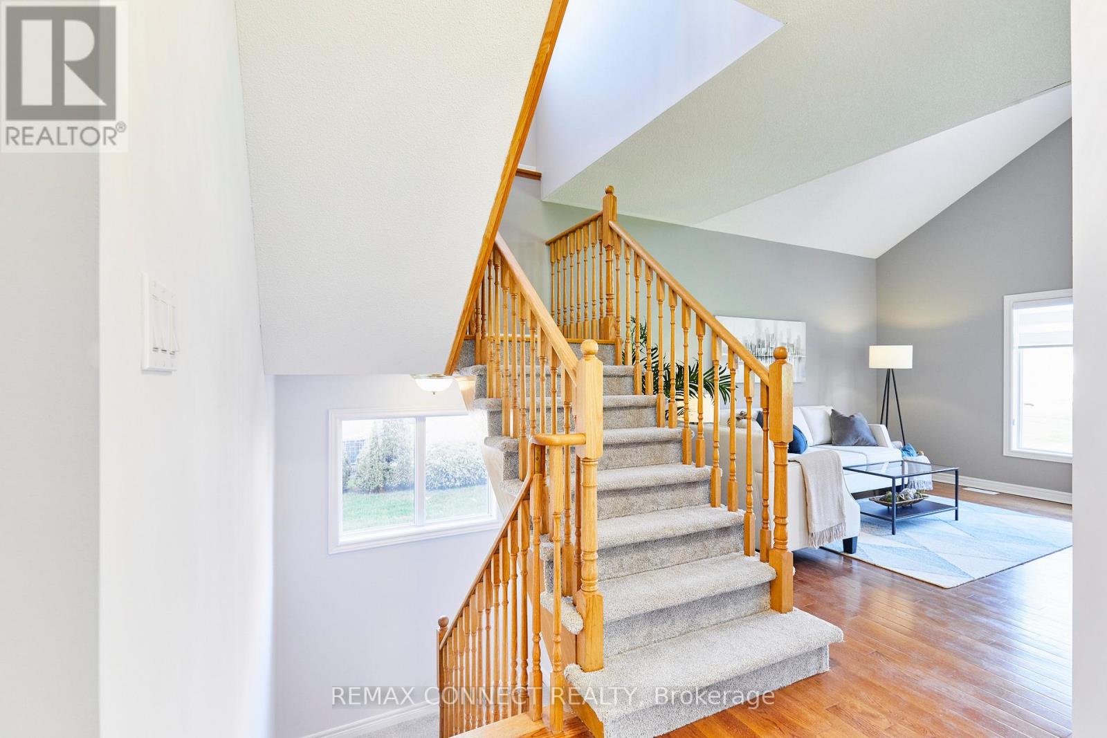 304 WATERBURY CRESCENT - 30