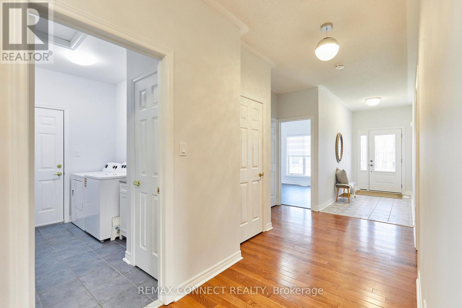304 WATERBURY CRESCENT - 31