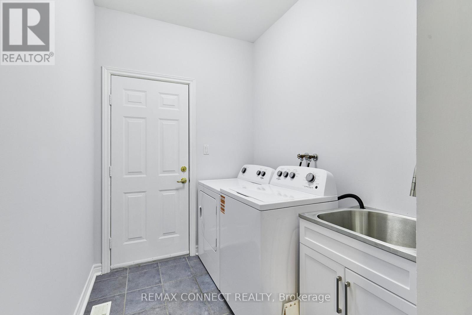 304 WATERBURY CRESCENT - 32